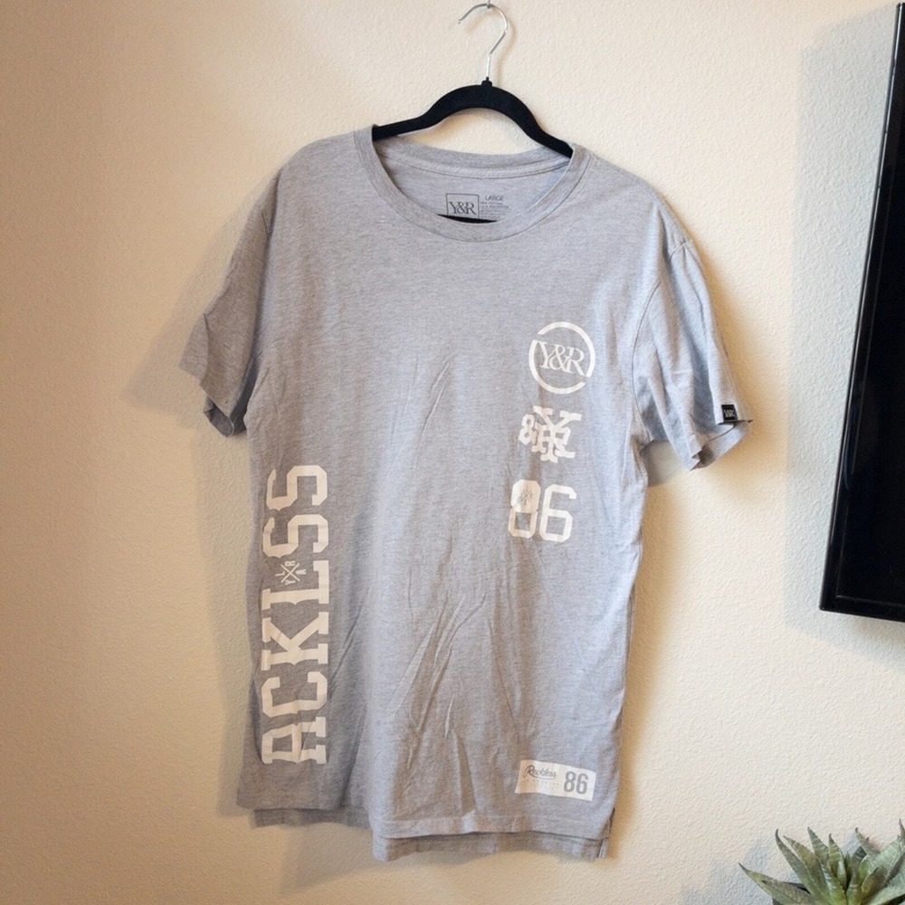 Young & Reckless Gray and White T-Shirt Men's Scoop Neck Casual Top Size Large
